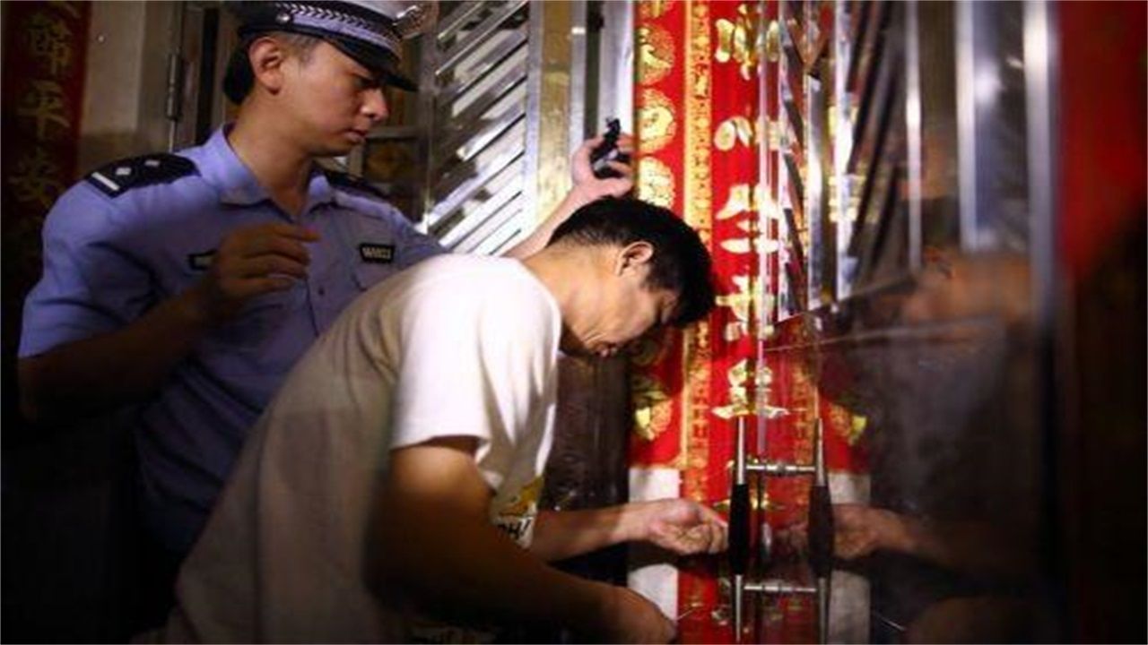 五指山请开锁师傅开了锁后，师傅为什么一般都不进门，就算主人请也不进去？